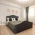Bythelake Superior Mamaia