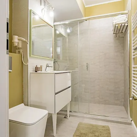Bythelake Superior Mamaia