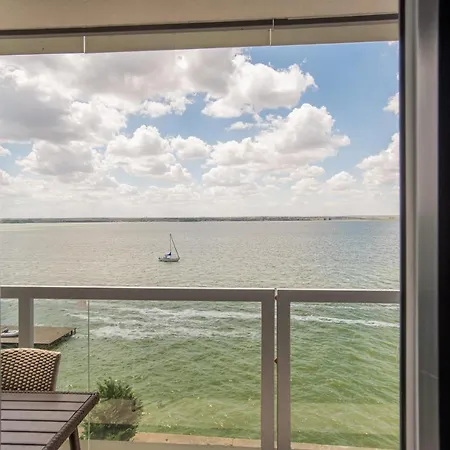 Bythelake Superior Mamaia