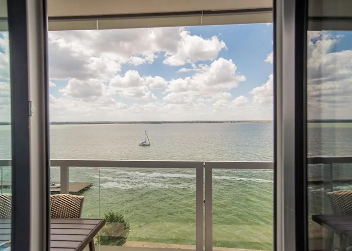 Bythelake Superior Mamaia